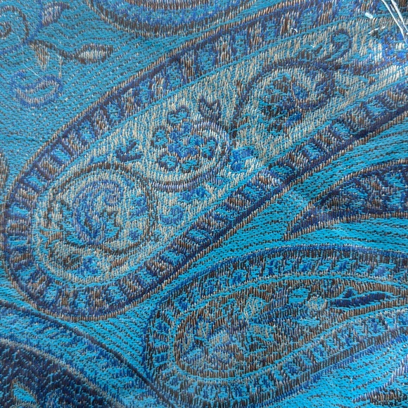 Silk shawl, beautiful blues! Made in India - Picture 1 of 2